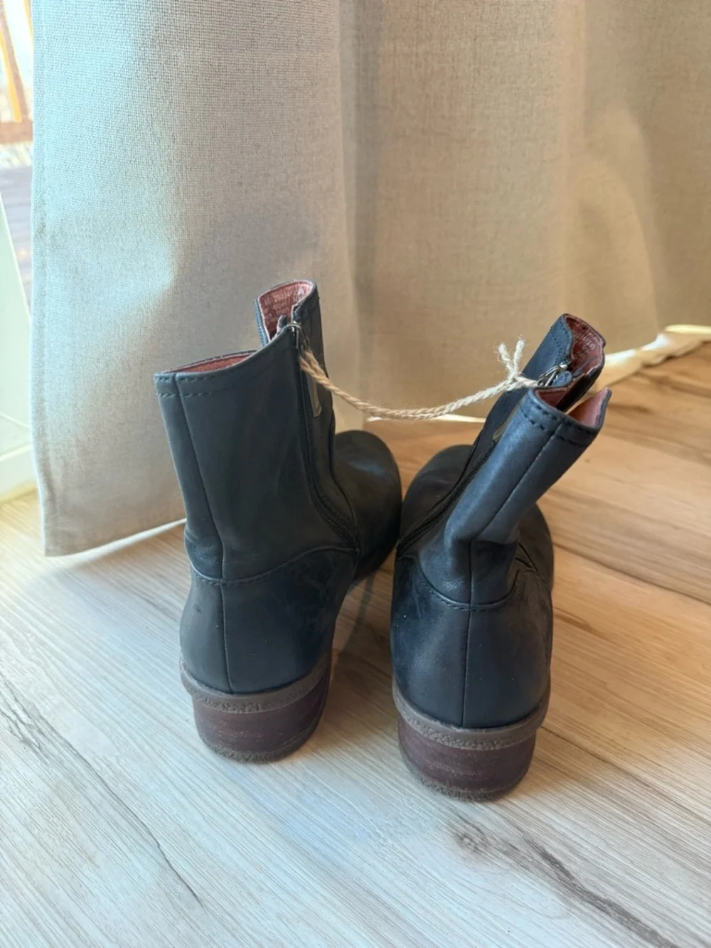 Dankso Black Leather Women's Zip Ankle Boots